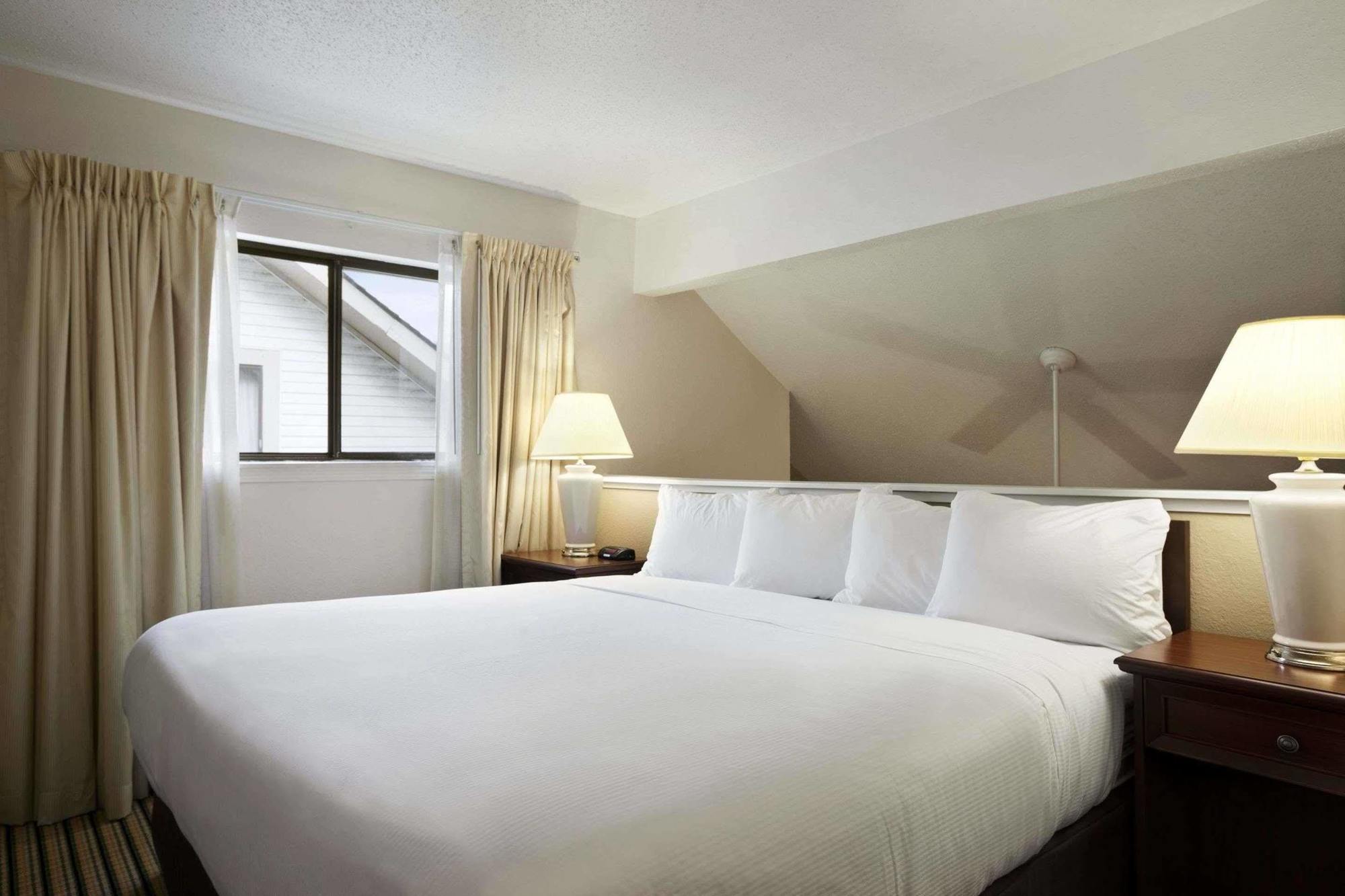 Hawthorn Suites Of Трой Экстерьер фото